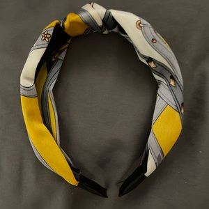 Headband with (fake) Top Knot